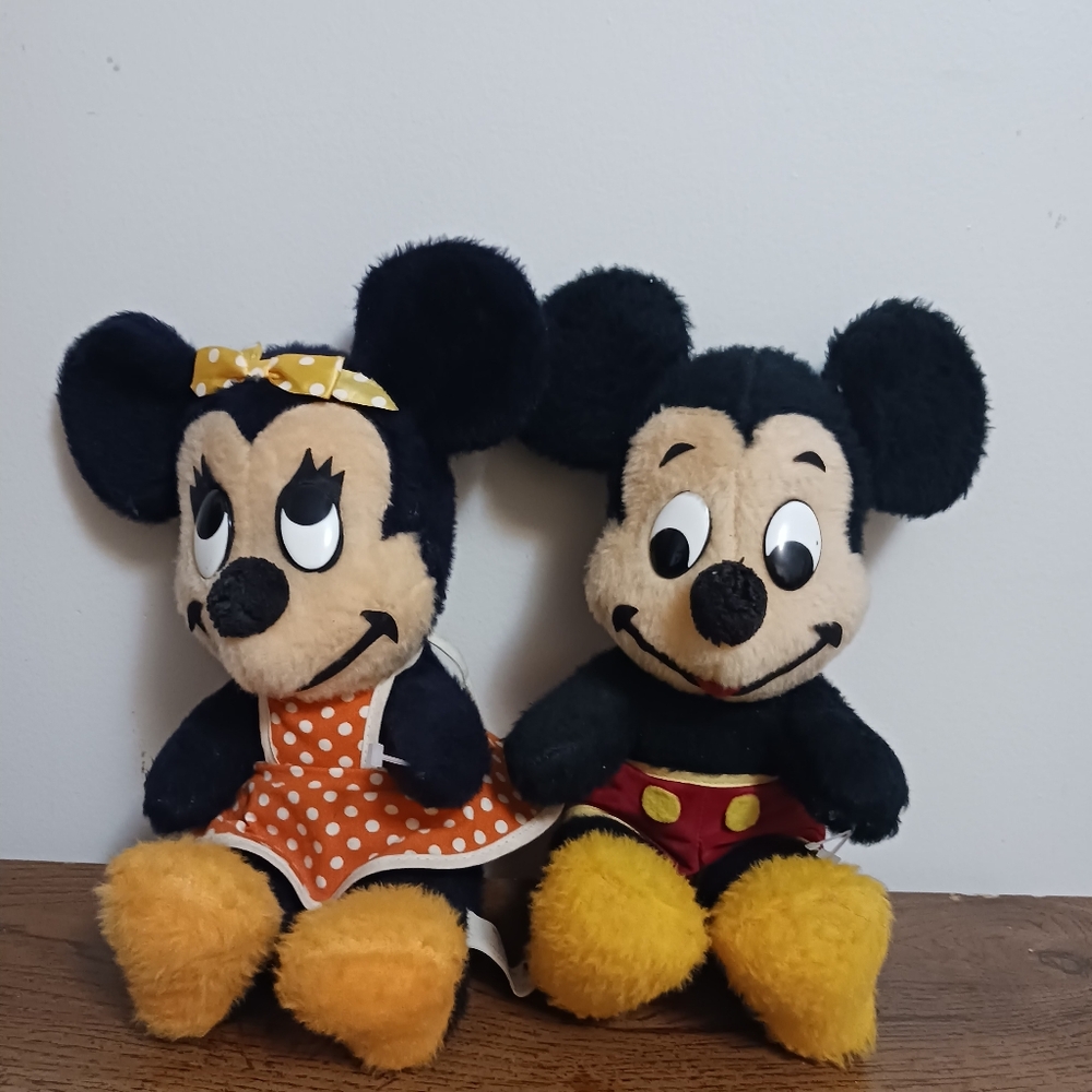 Disney Mickey & Minnie MOUSE PLUSH PAIR VINTAGE  Clothes